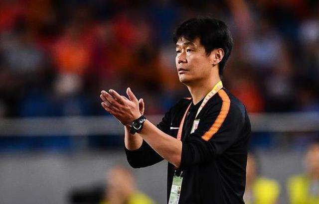 The Athletic撰文谈到了巴萨的情况，该文表示巴萨高层对球队输给赫罗纳感到痛苦，若球队周末再输球，可能会换帅。